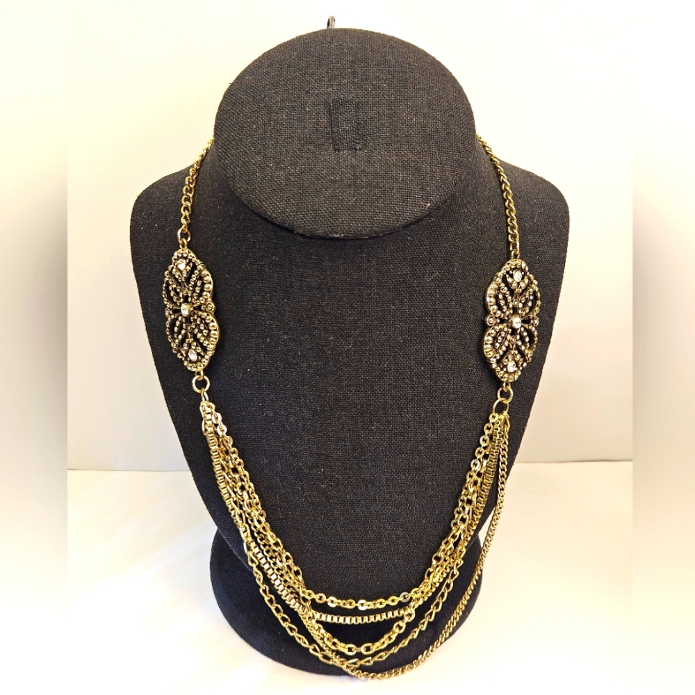 Beautiful Gold Chain Necklace with Intricate Detailing
